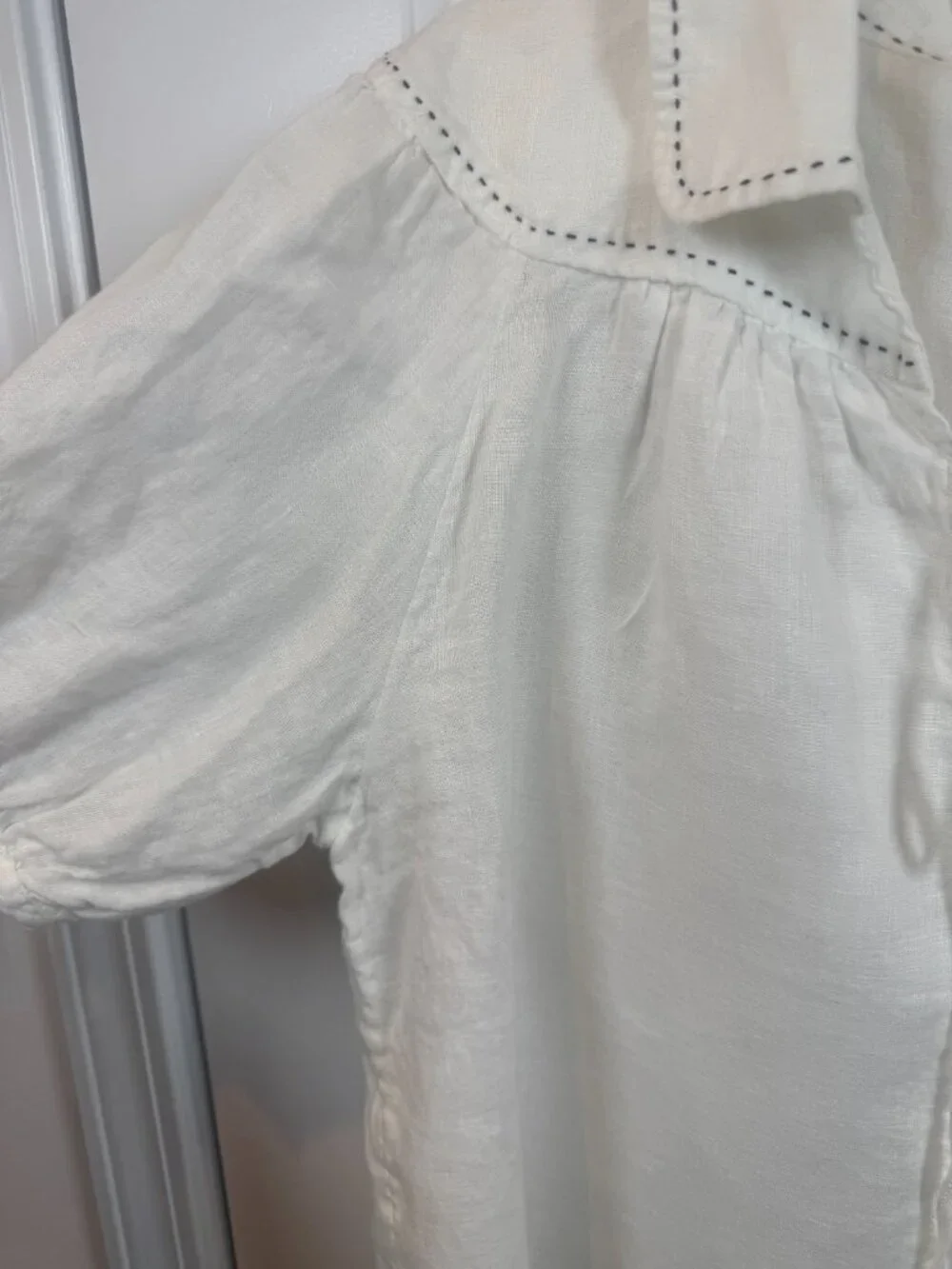Anthropologie White Linen Contrast Stitch Puff Sleeve Tie Neck Top Size Small